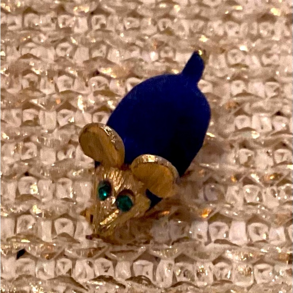 Vintage Tiny Mouse Pin